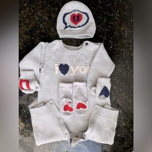 Gap knit romper with beanie, mittens and socks 3-6 months like NEW